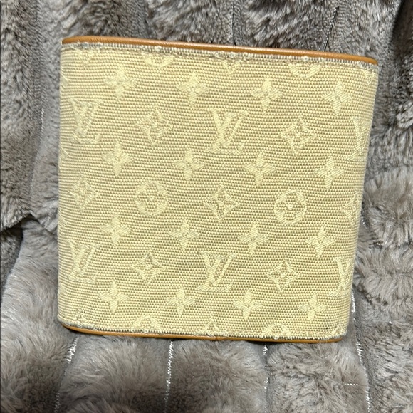 Louis Vuitton Cream Monogram Wallet - Picture 2 of 12